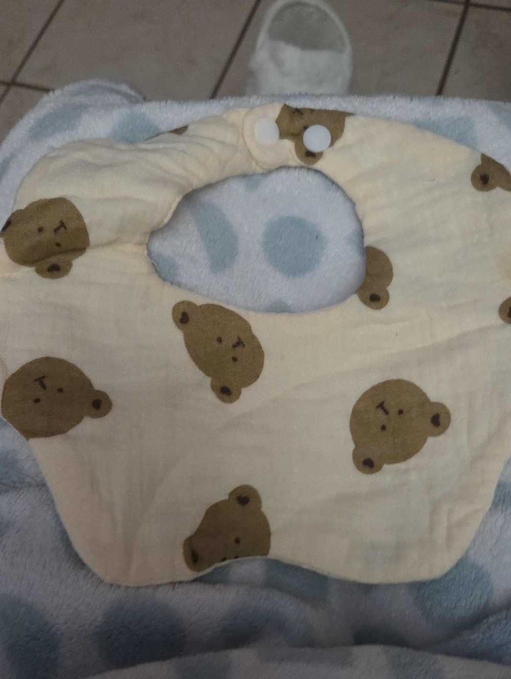Bib-2 Pr. Baby Bear Print Muslin Bib in Cream and Brown NWOT